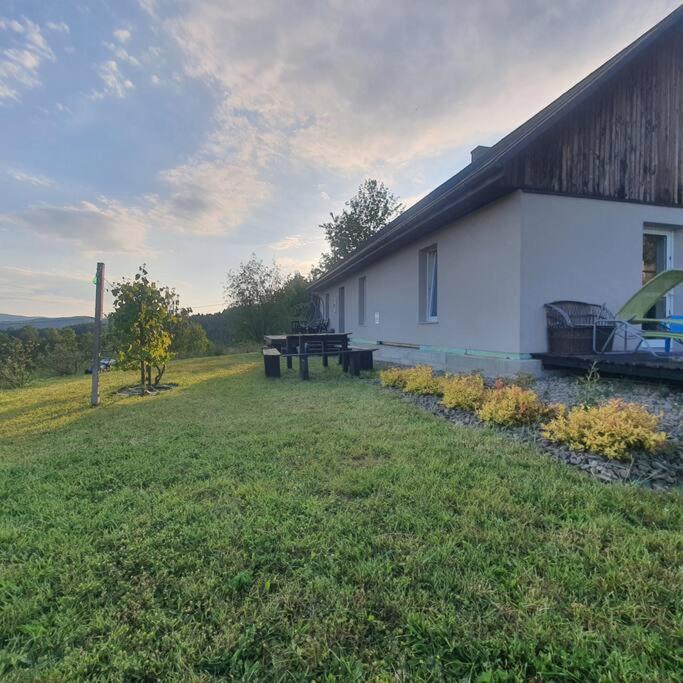 Dom wakacyjny u Beaty nad Jeziorem Rożnowskim - B&B