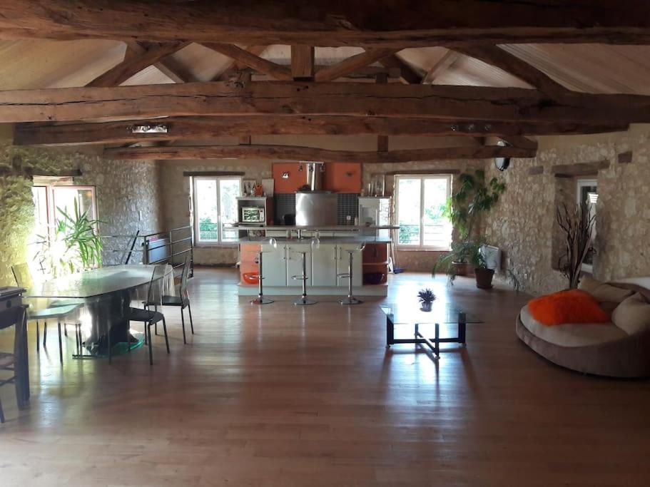 Maison type loft au coeur du village - Ferienwohnung