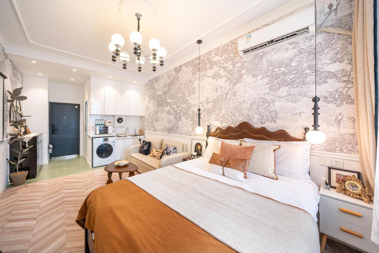 Shanghai Hills & Well-Time French Retro Suite near Bund and Line 2 East Nanjing Rd - B&B Shanghai