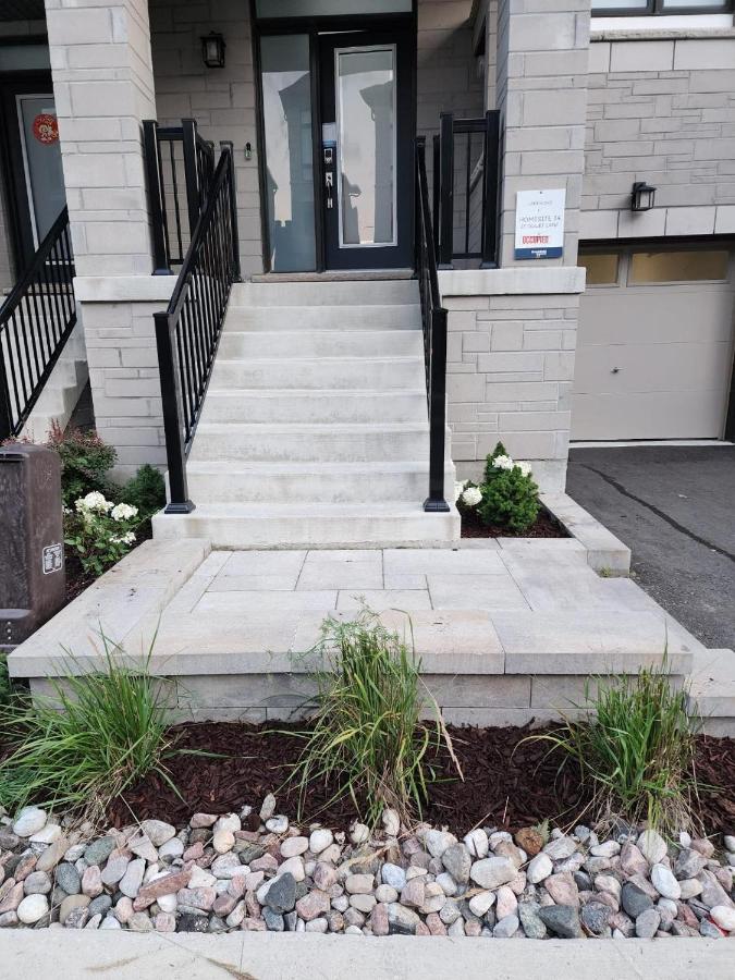 Beautiful New Townhouse in Quiet Neighbourhood - Chambres d’hôtes