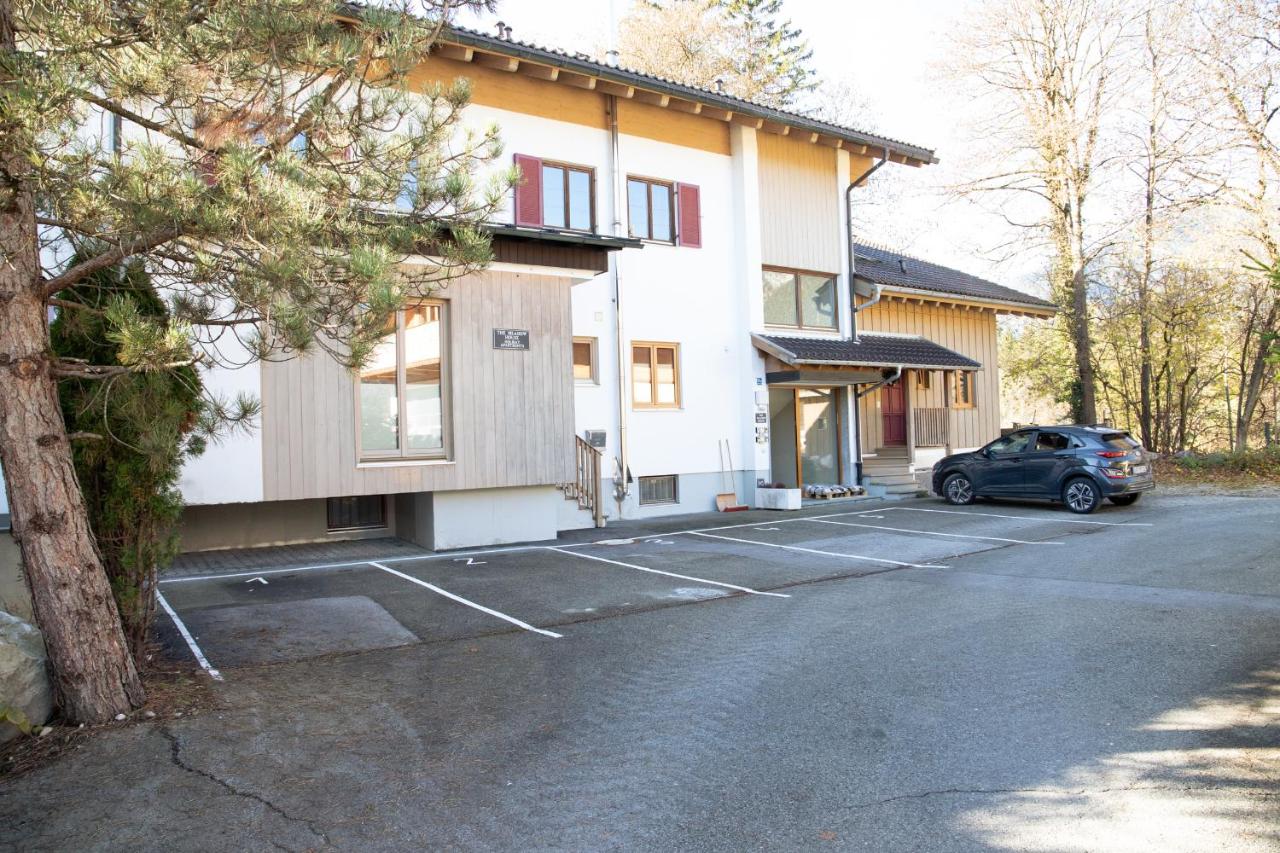 Apartment with Mountain View