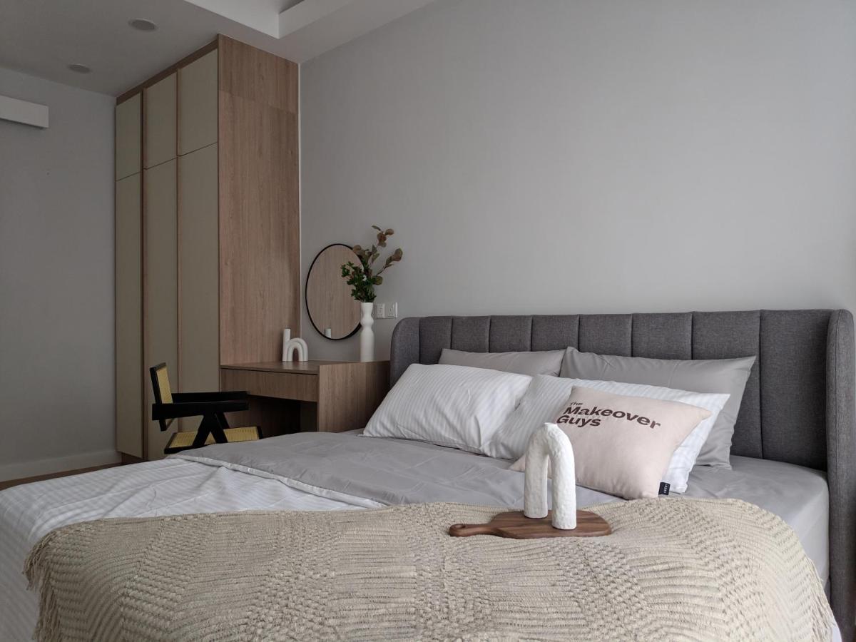 One-Bedroom Apartment with View