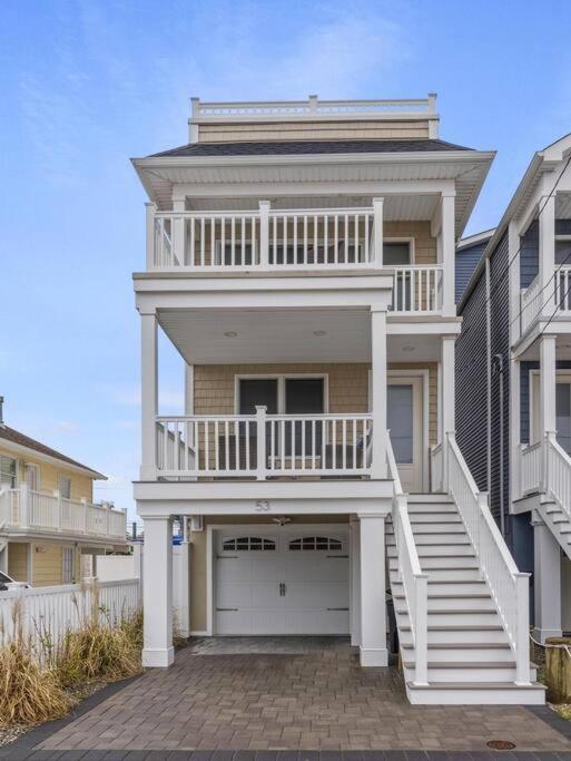 Steps From Beach & Boardwalk, Ocean Views with 5 Decks, 3 Cars - B&B Seaside Heights