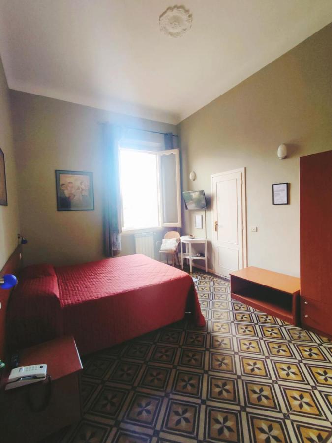Standard Zimmer mit Kingsize-Bett