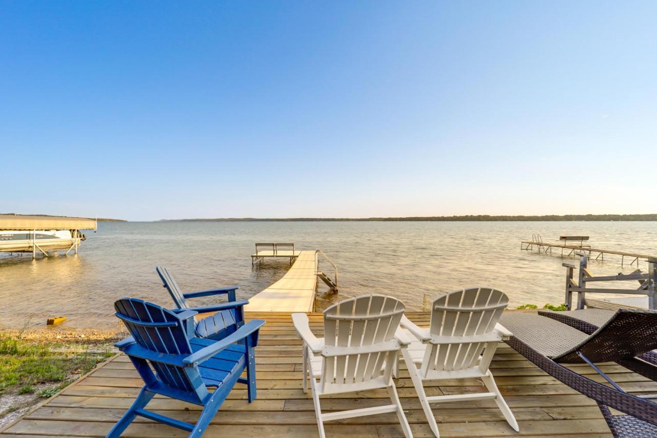 Scenic Cottage with Private Dock on Torch Lake - Chambres d’hôtes
