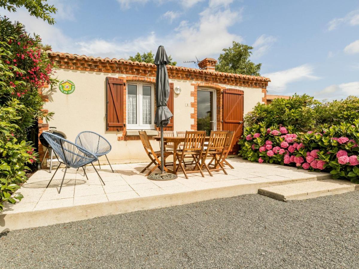 Gîte Authentique au Cœur des Vignes avec Terrasse Privative et Wifi, à 25 km de Nantes - FR-1-306-813 - B&B