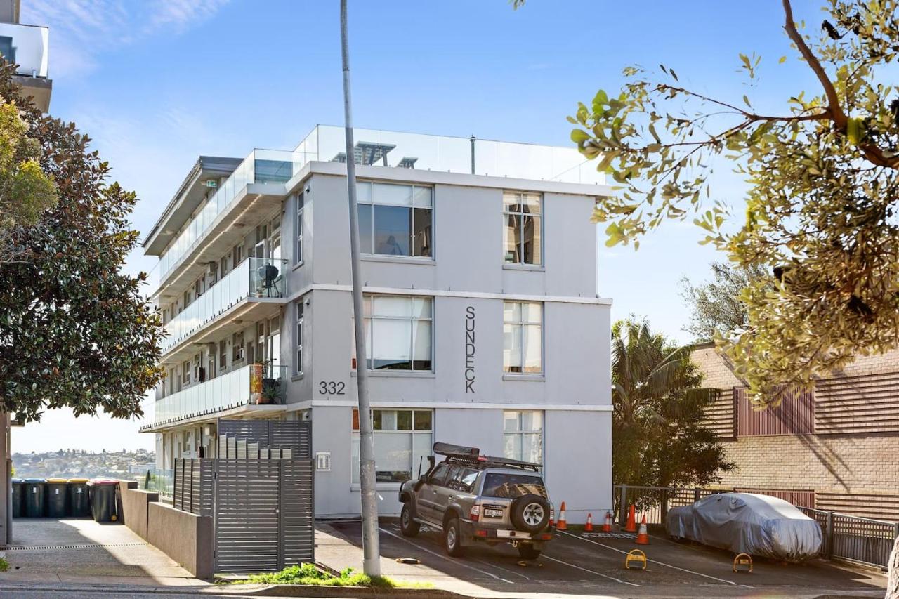 Sundeck Surfscape - Upbeat Beachside Living in Bondi - B&B