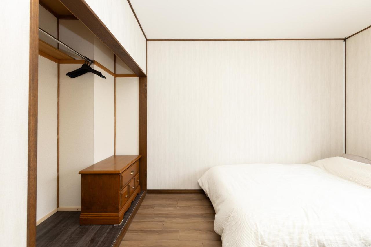 Twin Room with Shared Bathroom