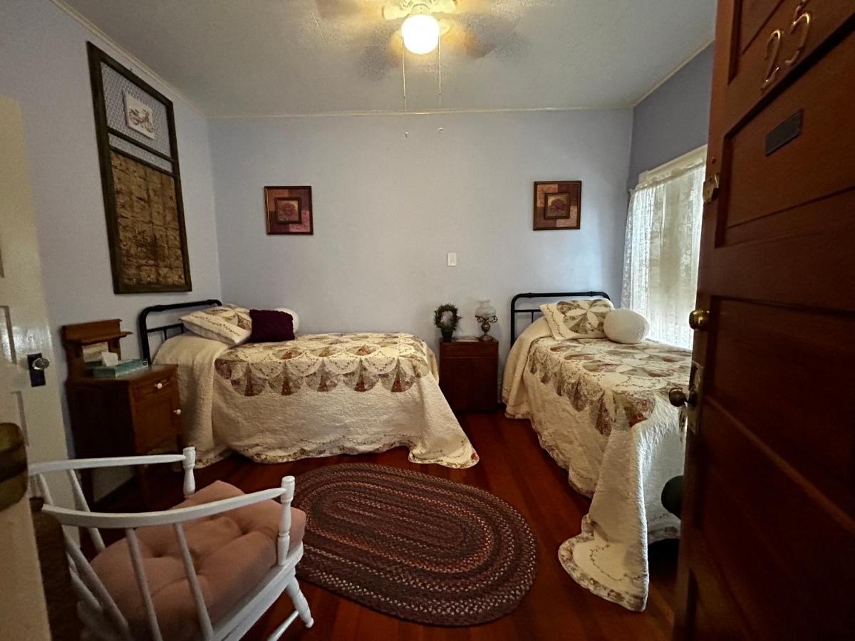 Doppel-/Zweibettzimmer mit eigenem Bad