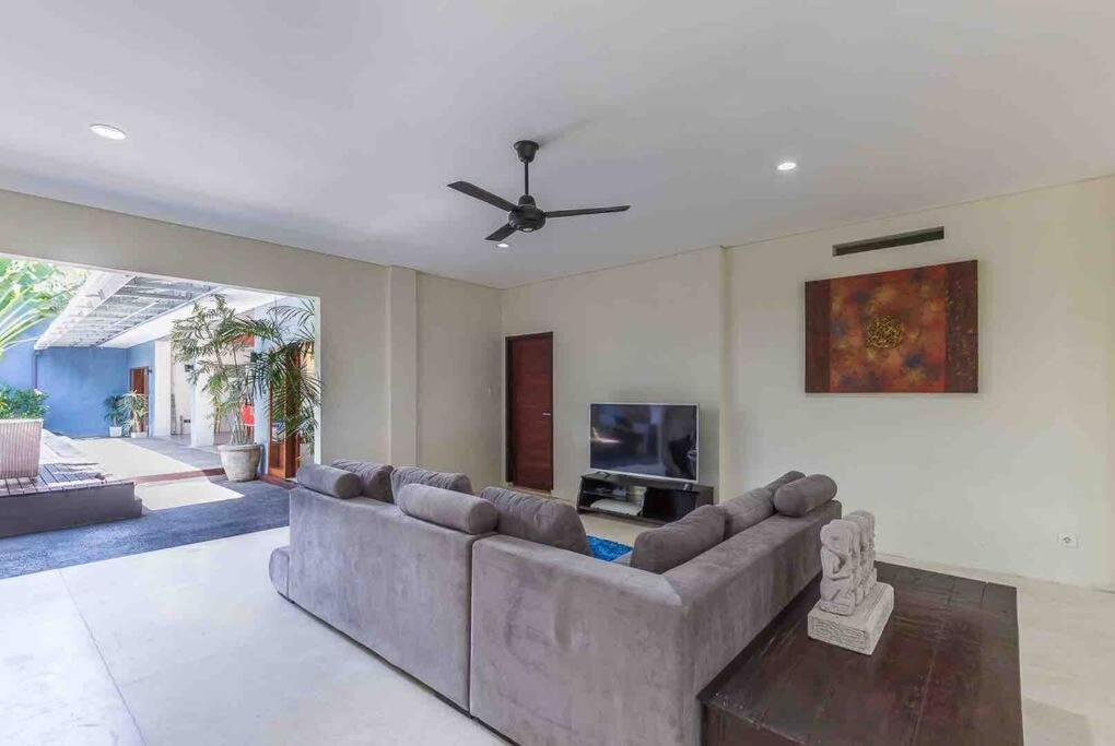 Sertanta - Big 3 bed, to BatuBelig Beach, last min specials - Chambres d'hôtes Kerobokan