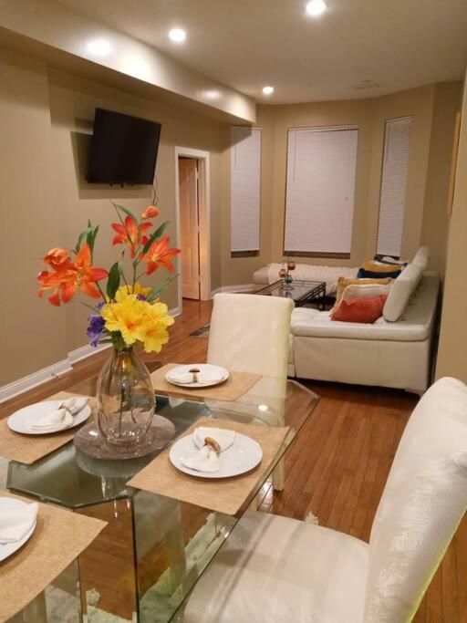 Tones Comfort Stay near U of Chgo and 20min Dtwn Chgo - B&B