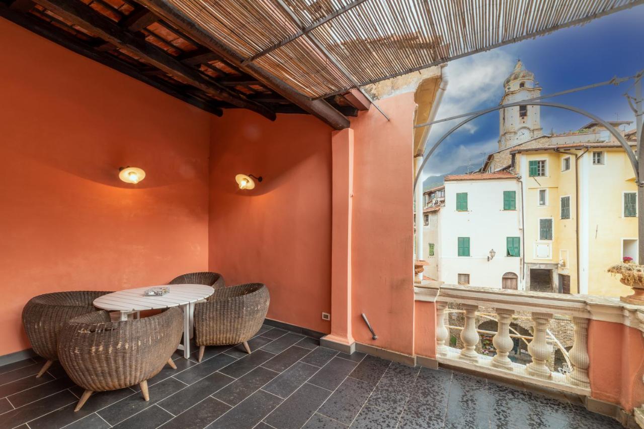 Castelvittorio Medieval Getaway! Roomy Apartment - B&B