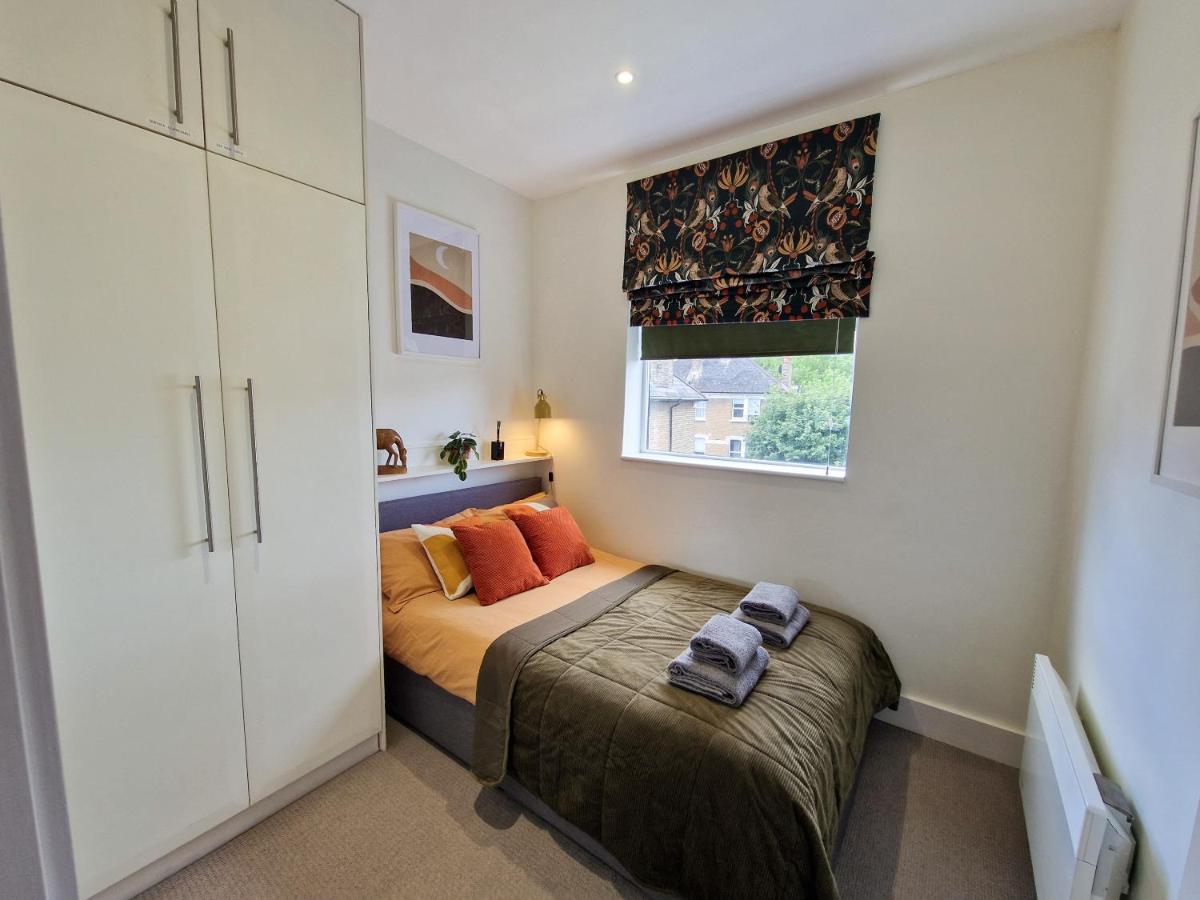 1-bed apartment, Close to Kensington Olympia with Free Wi-Fi & Netflix - Chambres d'hôtes Londres