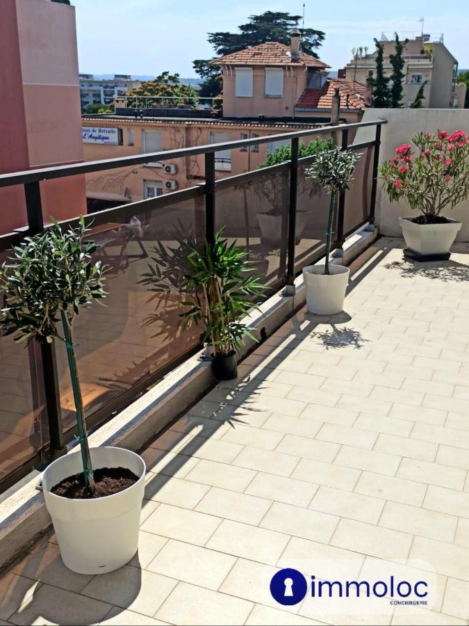Air-conditioned apartment with park and swimming pool à Cagnes - B&B Cagnes-sur-Mer