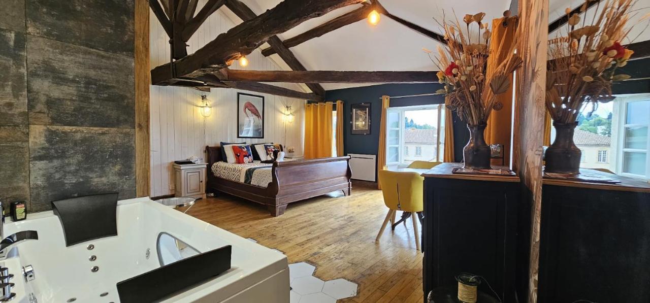 Suite Penthouse Romantique, Confolens, Charente - Chambres d’hôtes