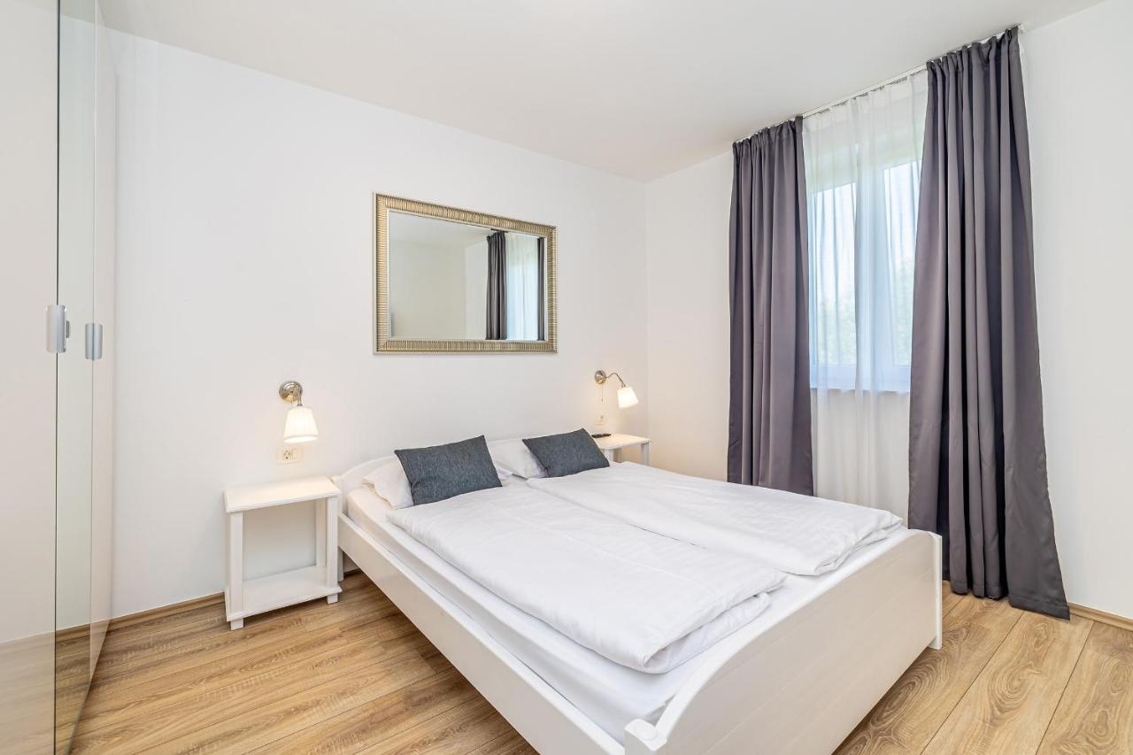 Apartamento de 1 dormitorio con vistas al jardín