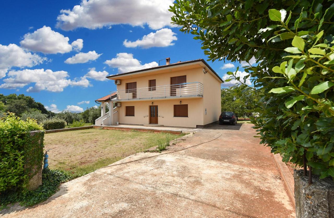 Apartment Muntic 2361 - Bed and Breakfast Muntić