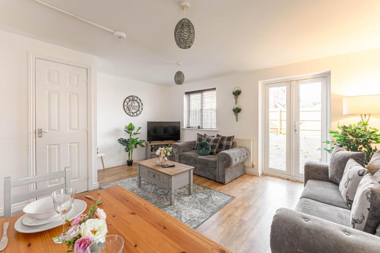 Townhouse in Rugby with Garden and Free Parking - Ferienwohnung New Bilton