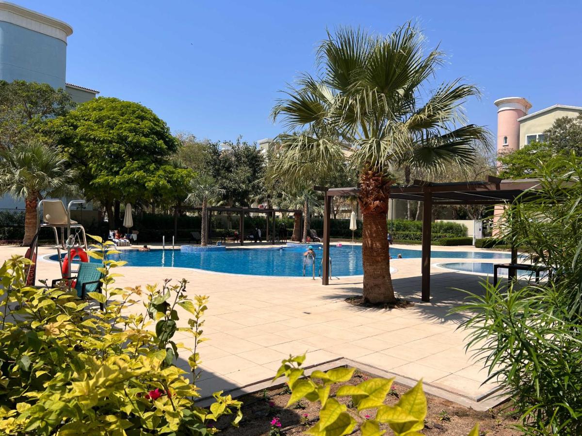 Cozy and spacious apartment- 5min walk to metro - Ferienwohnung Dubai