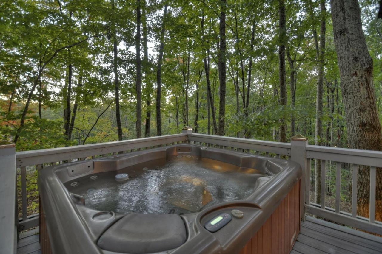 Hygge Haus Rustic charm cozy beds and a serene location - B&B