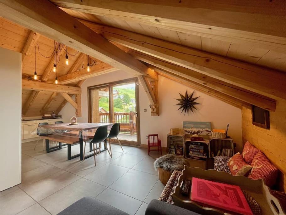 Nouveau - Superbe duplex - Belle vue - Parking privé - B&B Saint-François-Longchamp