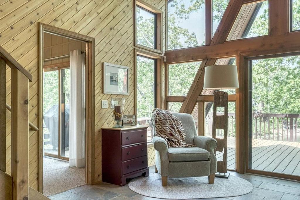 Tarnhouse Lakefront Cottage - B&B Innsbrook