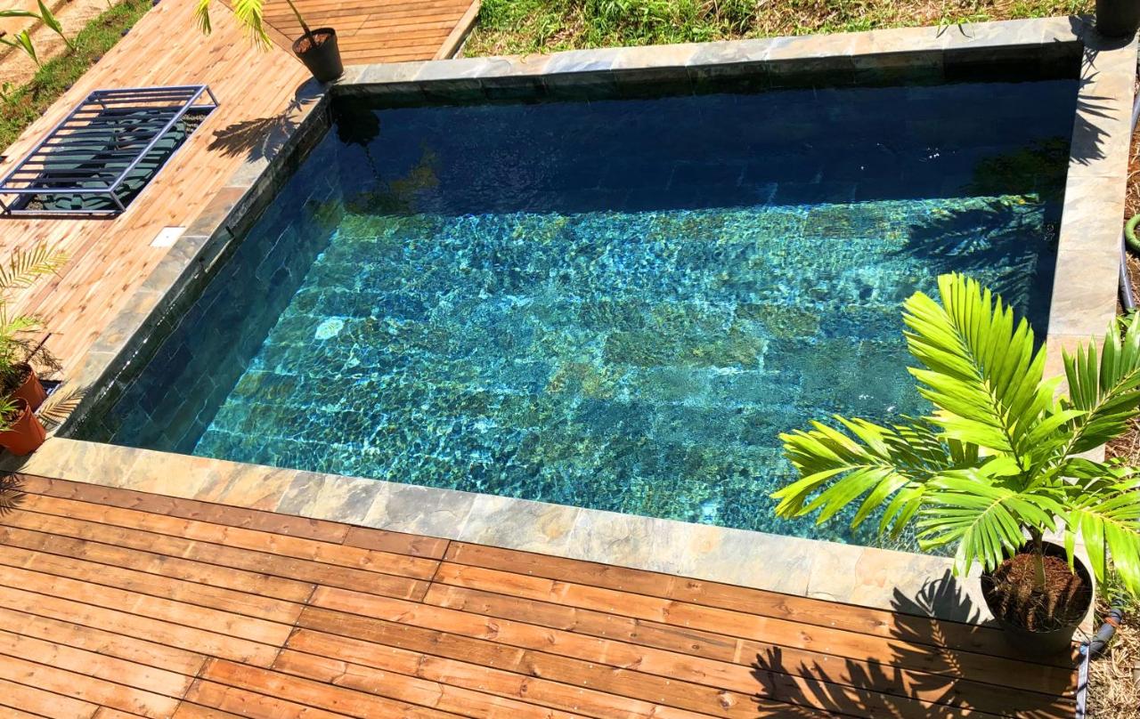 F2 Ixora - spa - piscine - vue mer - 9 min de la plage - Ti Zwézo Paradi - B&B