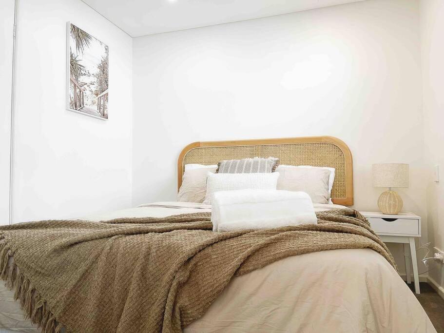 Two-Bedroom Apartment with Mountain View