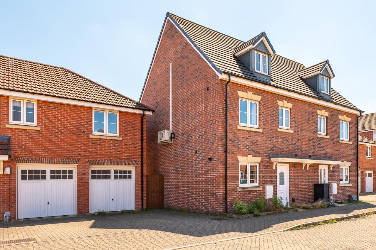 Spacious 4 bedroom, perfect for contractors, families, private parking - B&B