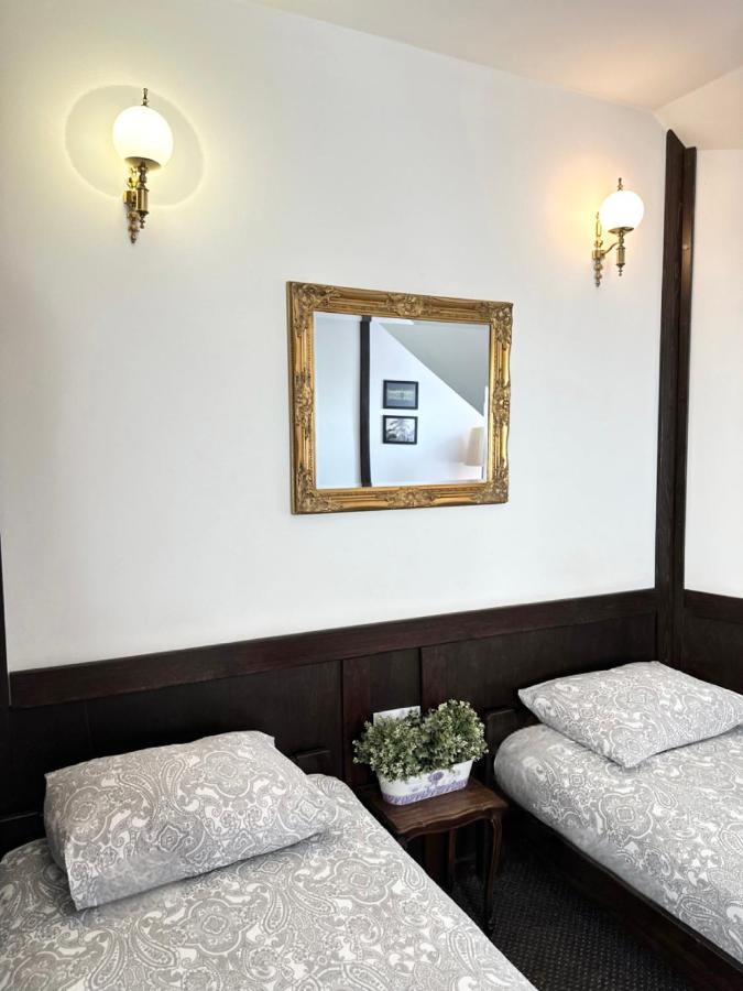 Zweibettzimmer mit eigenem Bad