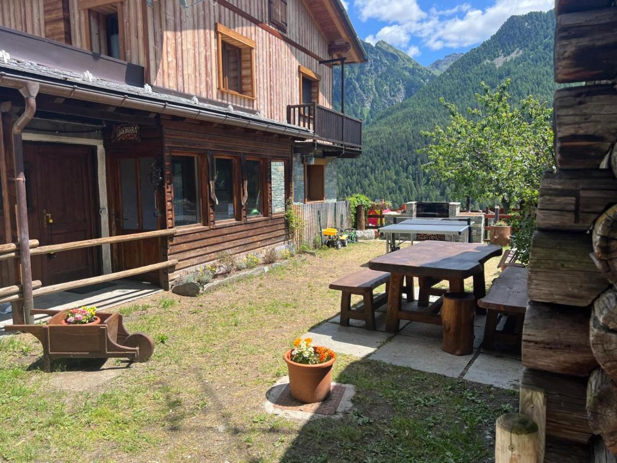JOIVY Modern family chalet with stunning mountain views - B&B
