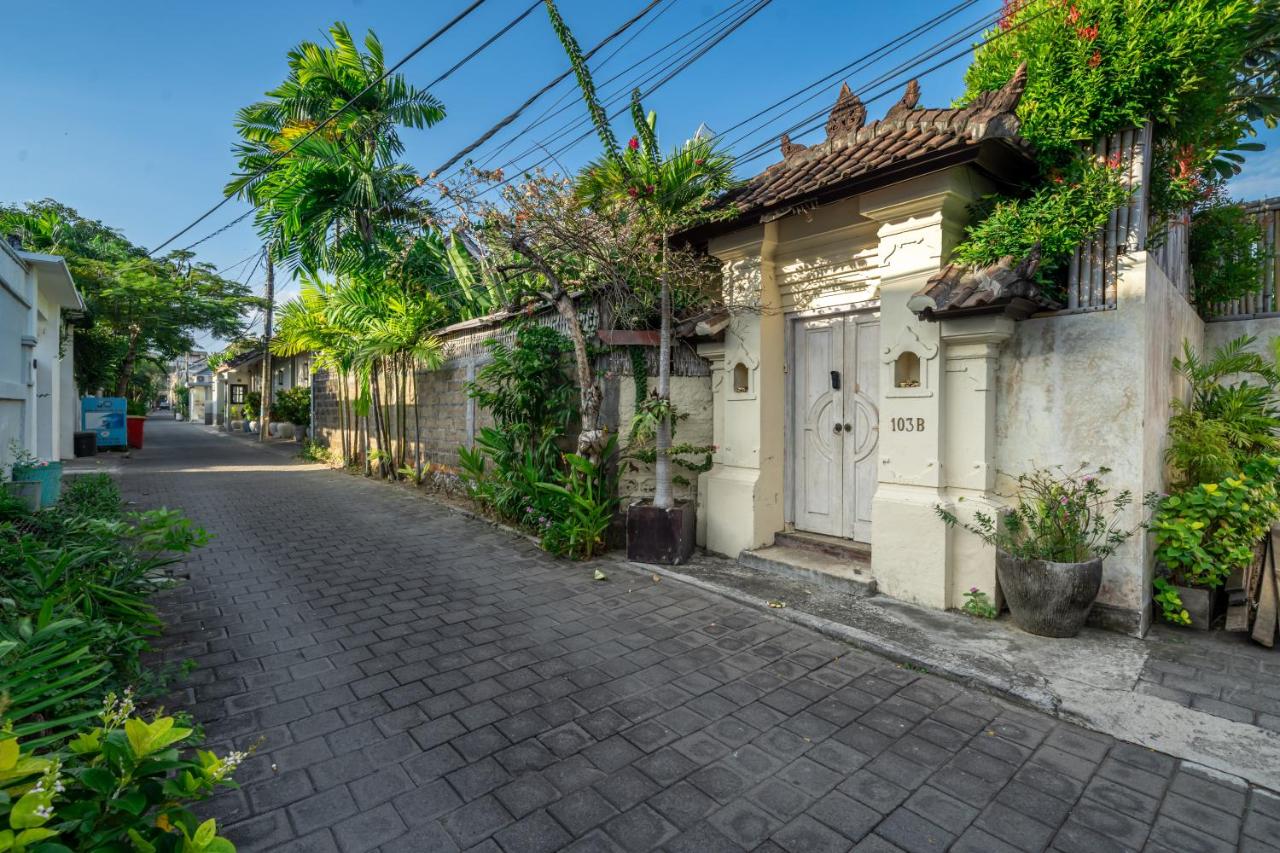 Villa Sarong 1 - Bed and Breakfast Seminyak