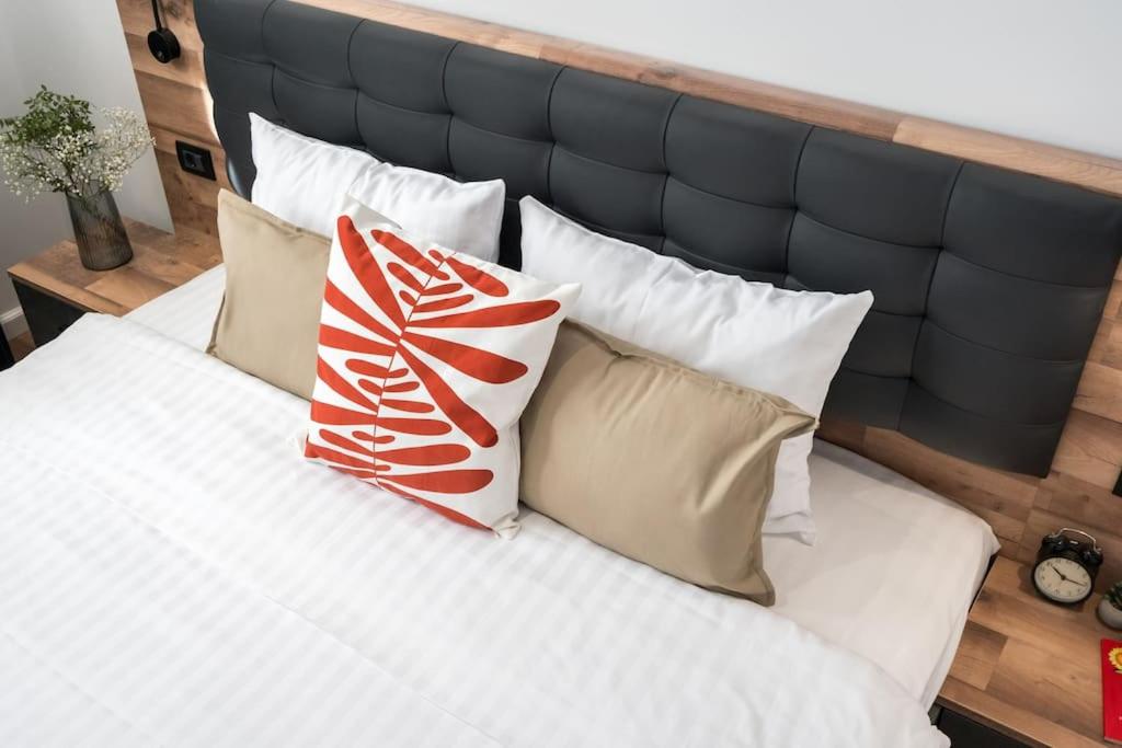 Central 17 Apartment - New Building & Parking - B&B Bucharest