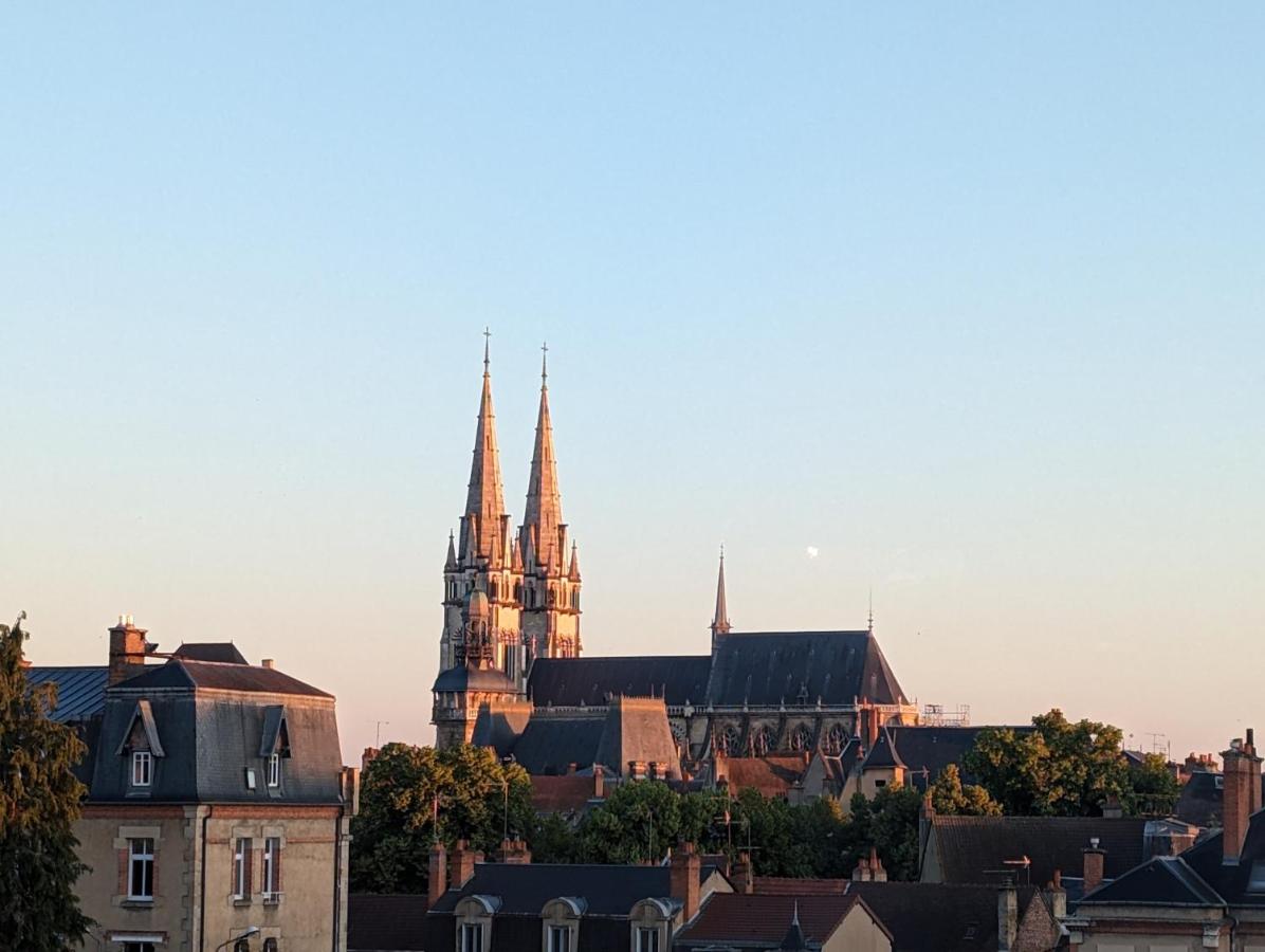 STUDIO 63M2 3EME ETAGE OU CHAMBRE DANS APPARTEMENT 2EME ETAGE pour SEJOURS A MOULINS - B&B