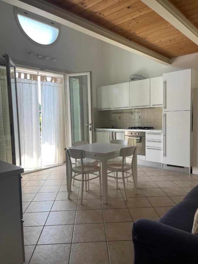 Appartamento IL GLICINE a piano terra zona tranquilla a due passi dal mare - B&B