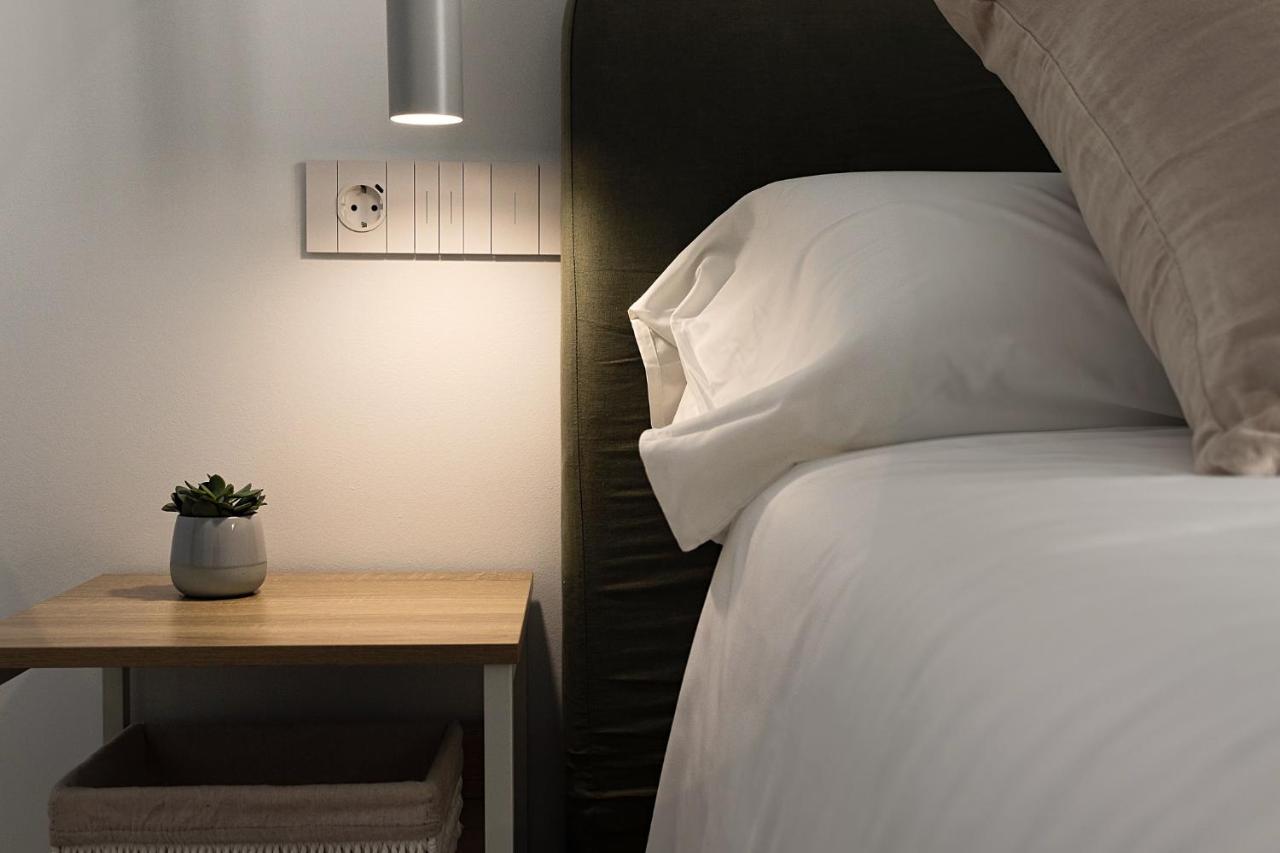 Deluxe One-Bedroom Apartment