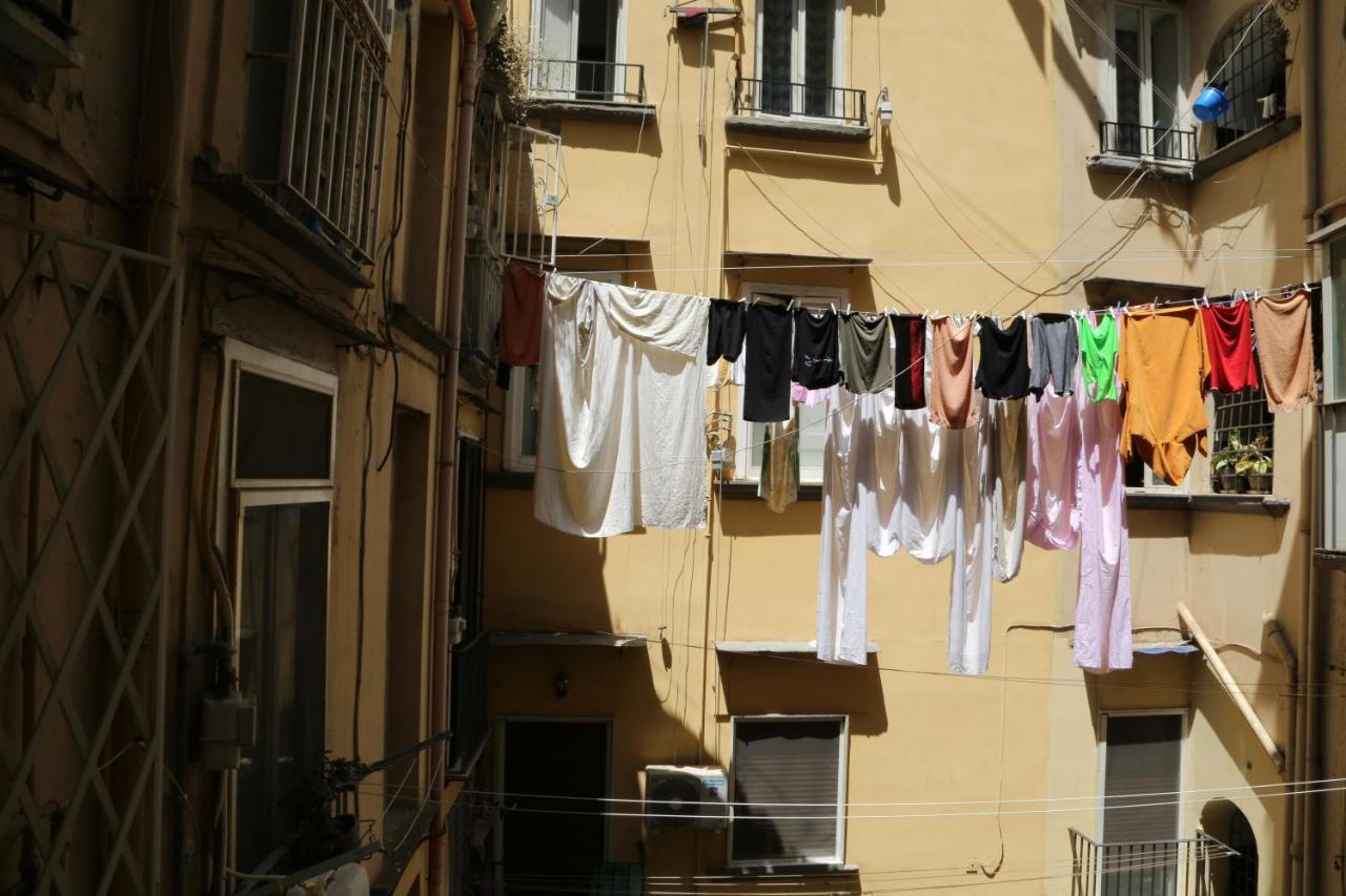 Famme Sta Cuiete 2 - B&B Napoli