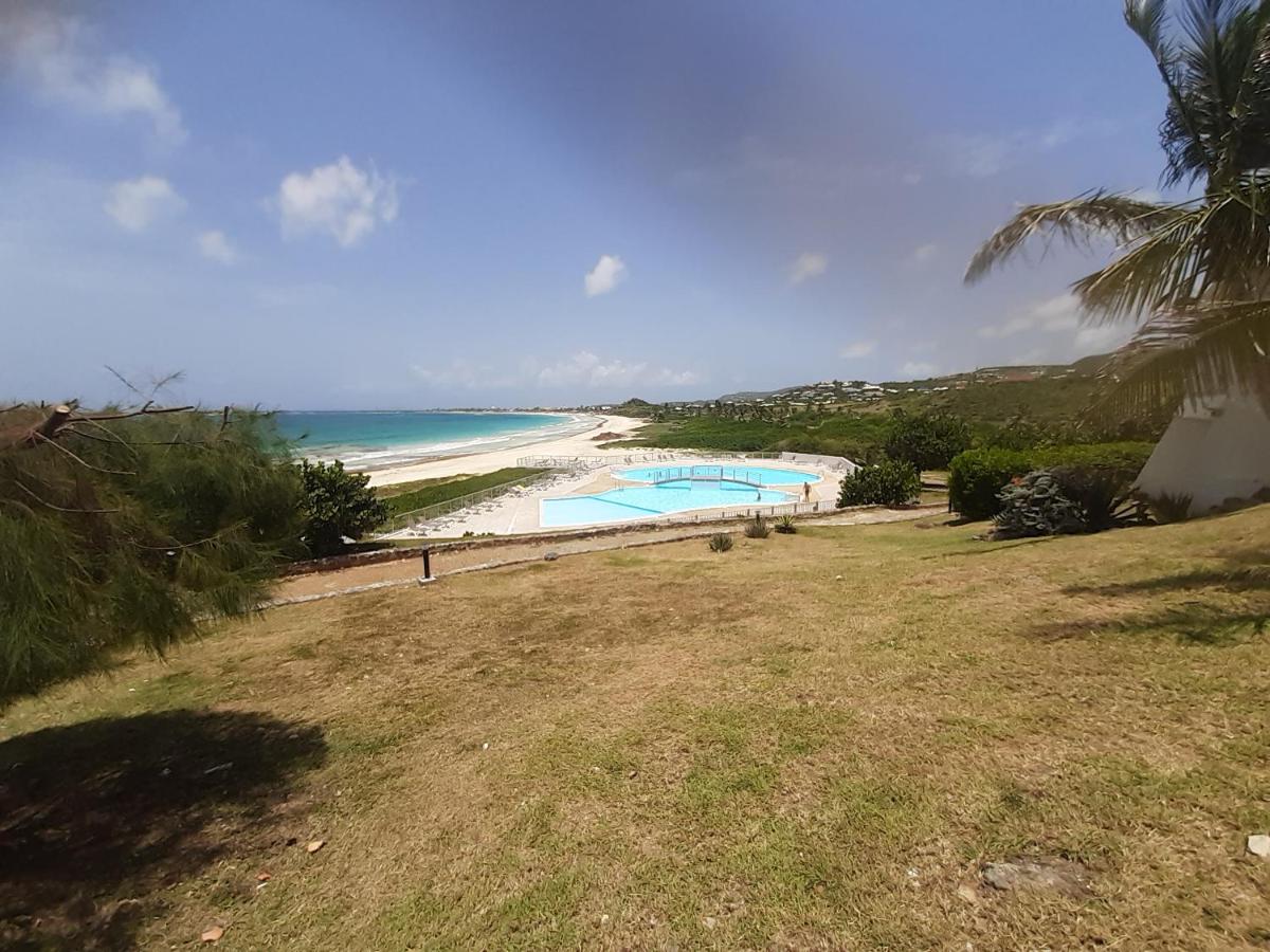 Studio face mer, piscine et plage par escalier - B&B