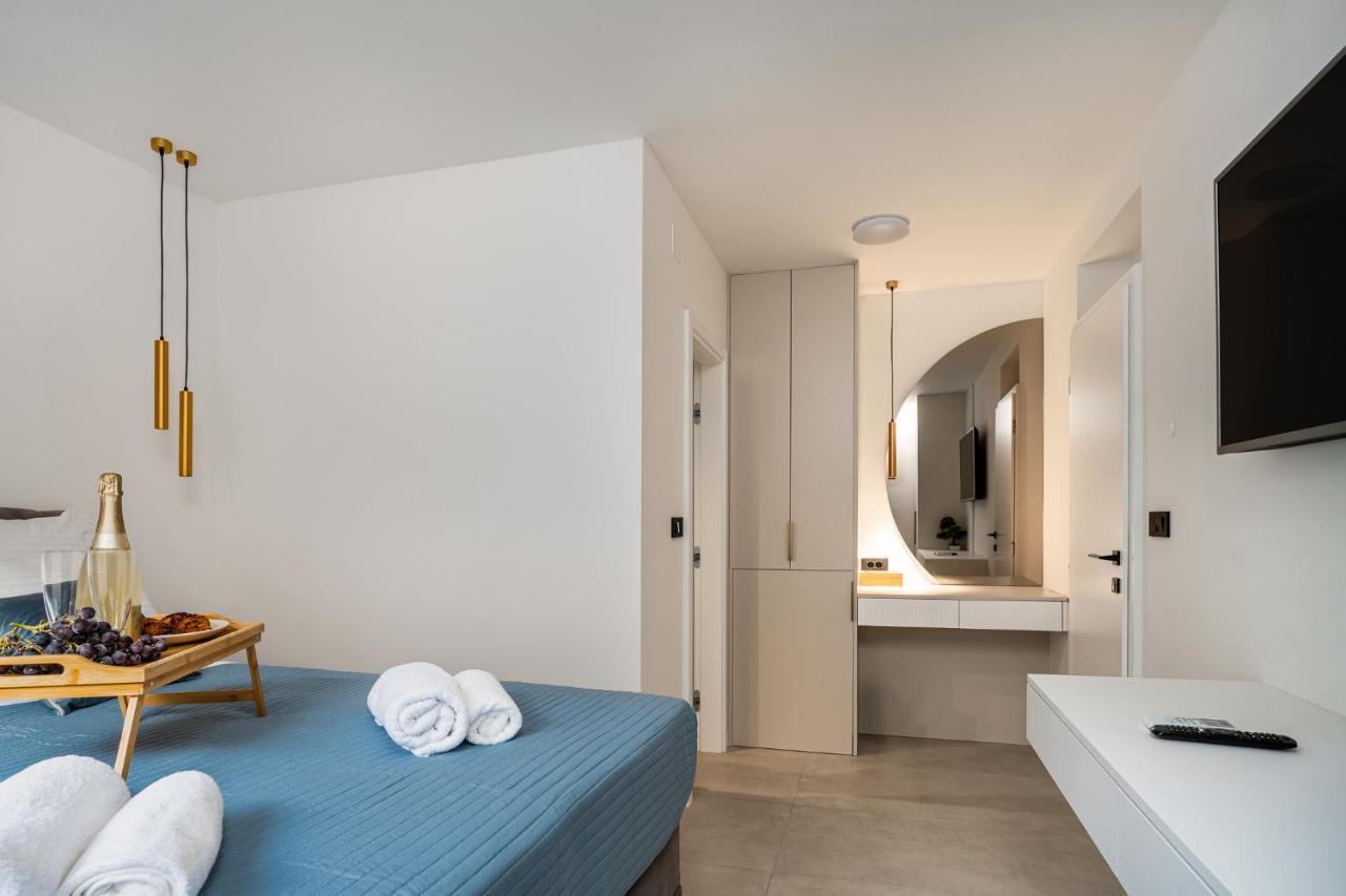 Amaro Luxury Room & Studio Apartman with Balcony - B&B Zara