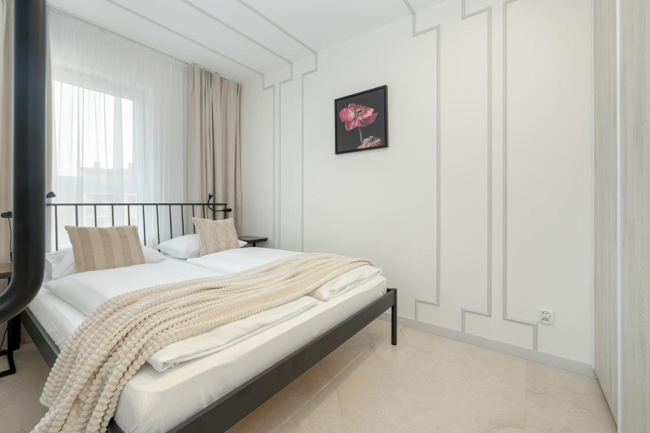 One-Bedroom Apartment with Balcony