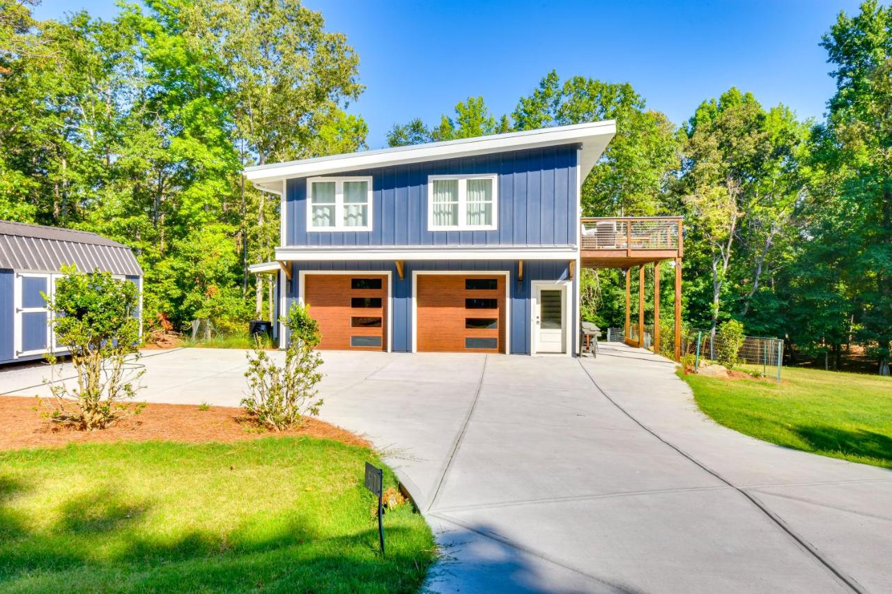 Waterfront Hartwell Apartment with Dock Access! - B&B Hartwell
