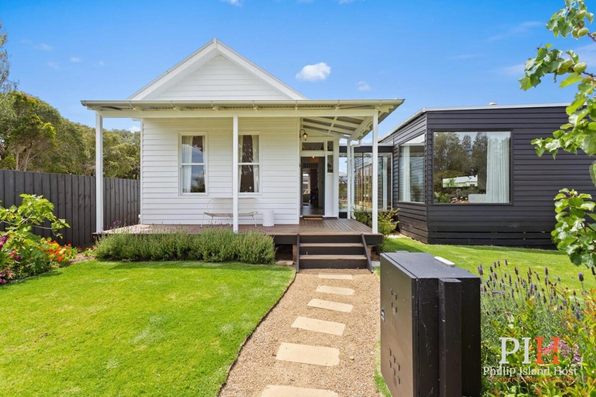 Charming 4 BR Cottage Retreat - B&B