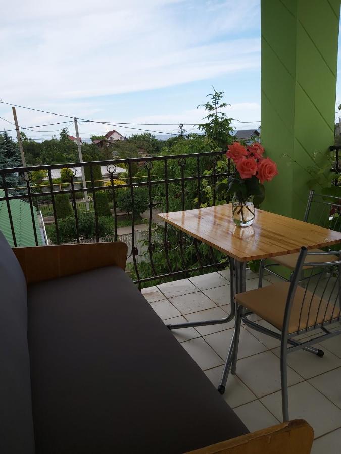 Dreibettzimmer mit Meerblick