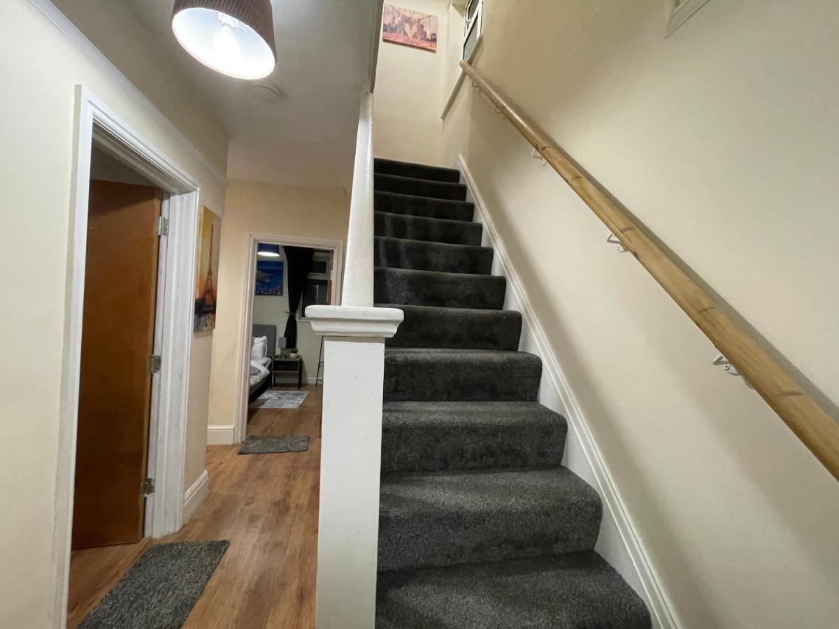 Serenity Luton Suite Near Mall - B&B
