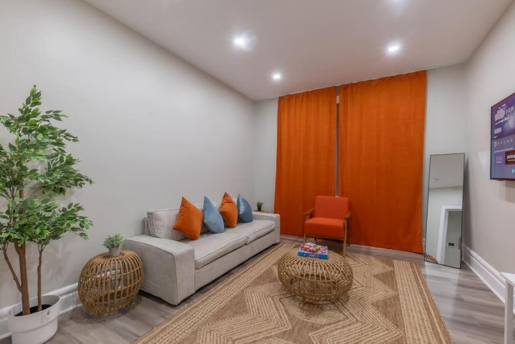 2 Days Stay Get 40 percent OFF for, Sleeps 6 & 2 Queen - B&B Newark