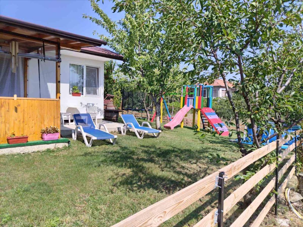 Къща Виктория - B&B