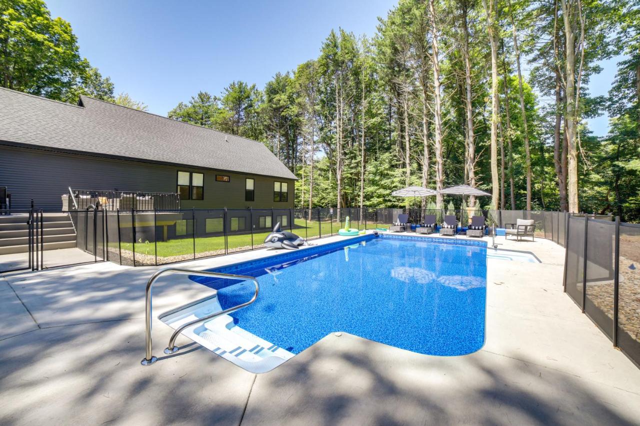 Fennville Vacation Rental Seasonal Heated Pool! - B&B