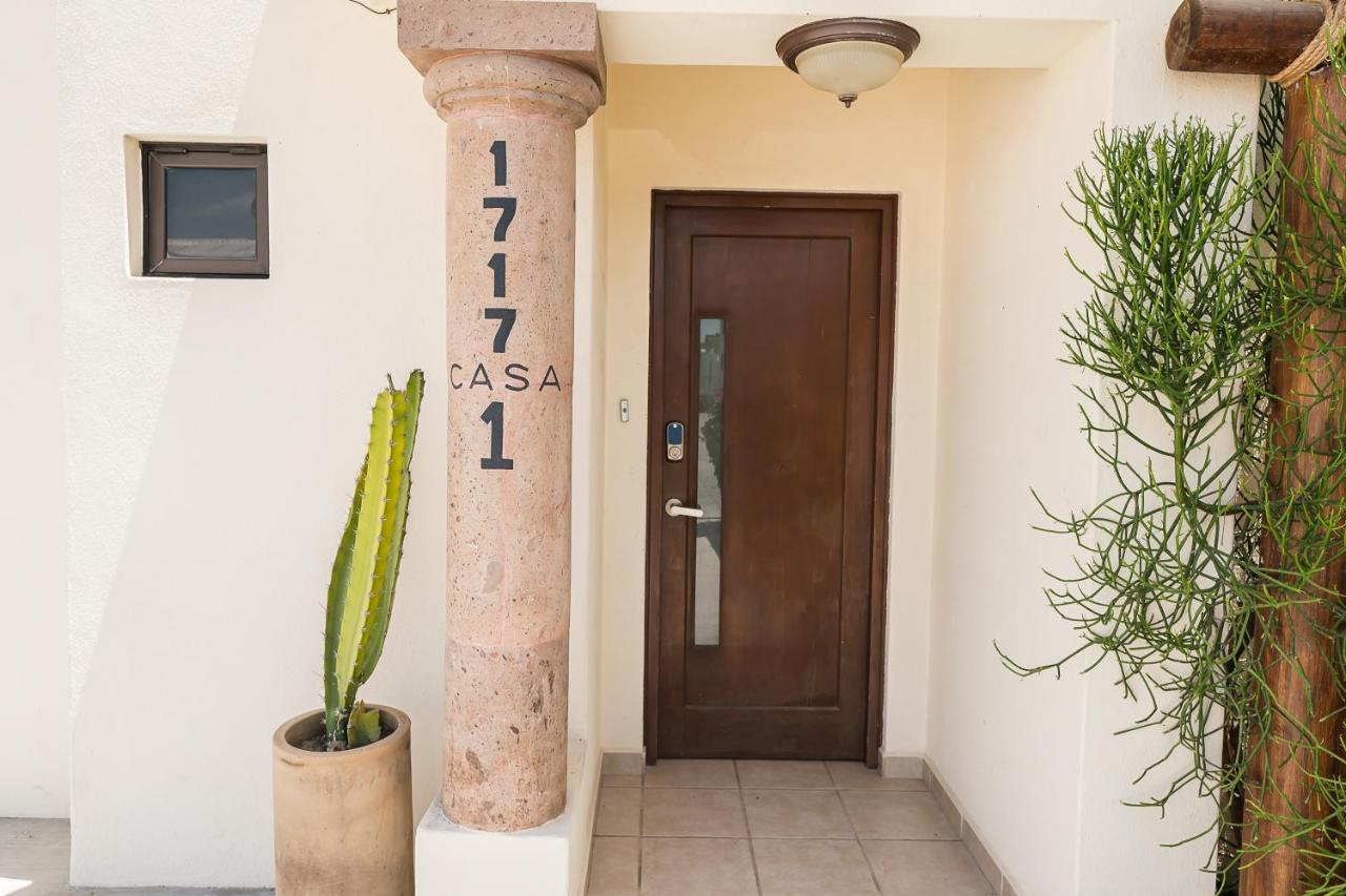 Grand Villa with Private Patio & Parking by Tasman - Chambres d’hôtes San José del Cabo