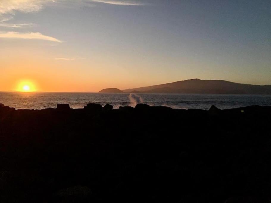 Pico Island Villas 2 - Ocean Front & UNESCO Heritage Century-Old Grapevines - B&B