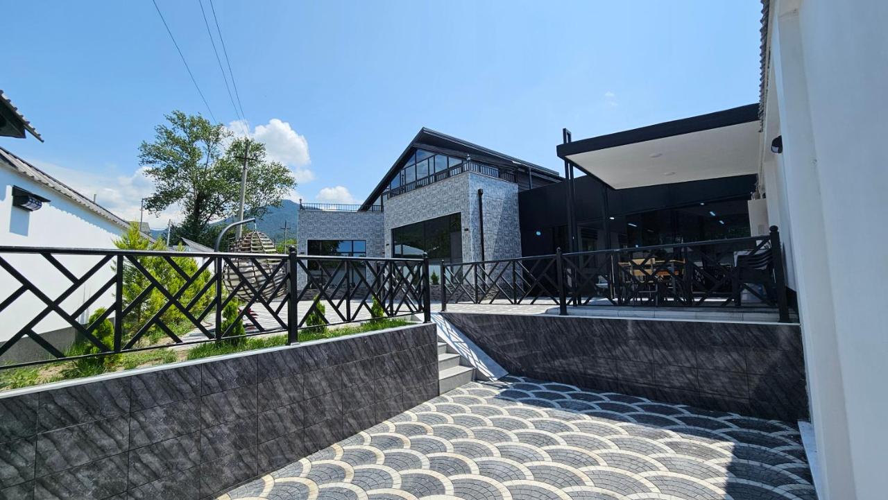 Luxury Milan Mountain Ponoramic Villa, indoor heated pool and jacuzzi with mountain view - B&B